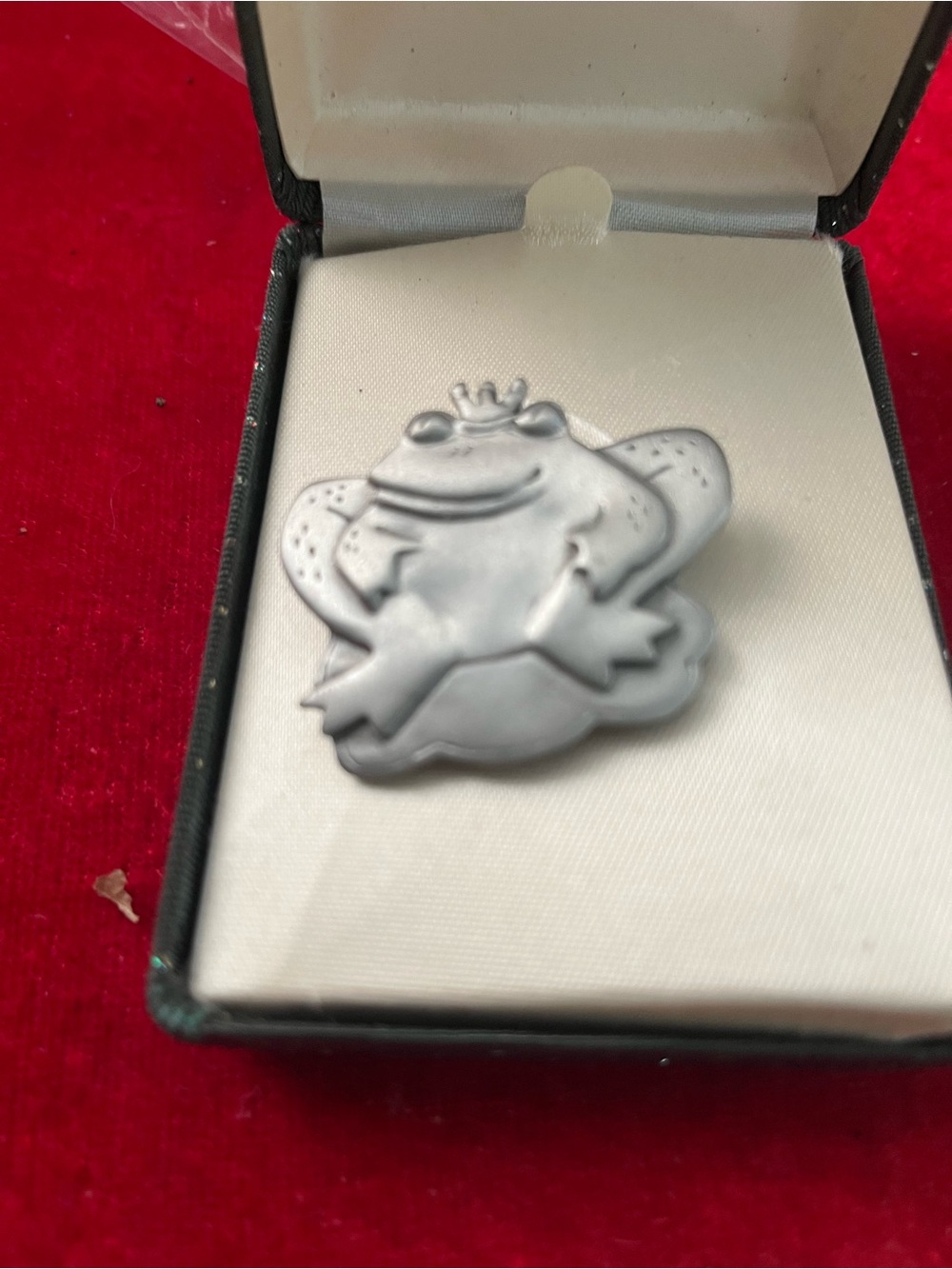 Silver Frog Brooch Pin - Crowned Frog Design